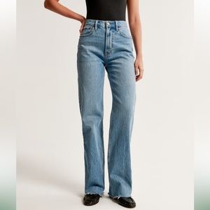 Abercrombie & Fitch ‘the 90s relaxed Jean high rise’